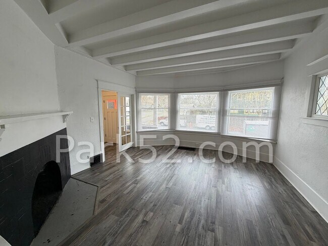 Building Photo - 1406 S 6th Ave