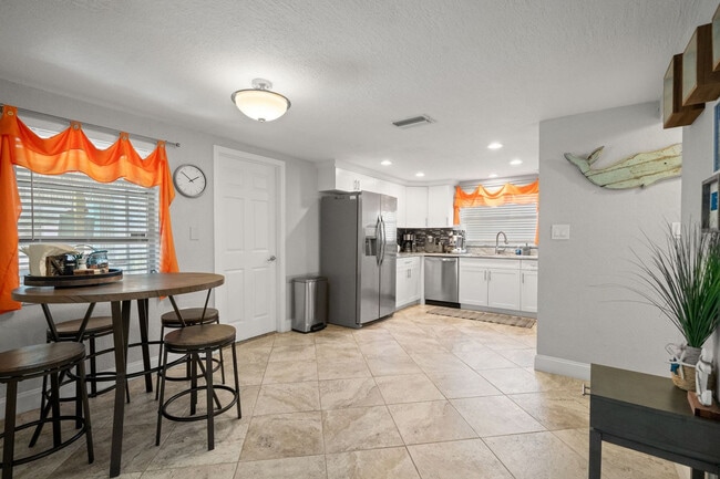 Building Photo - 7240 Westwind Dr
