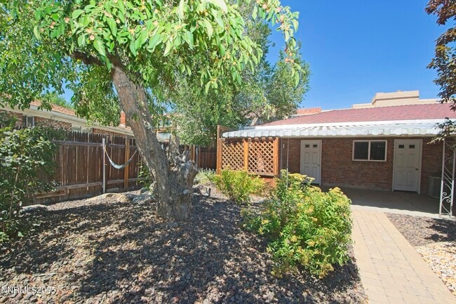 Building Photo - 3103 Lakeside Dr