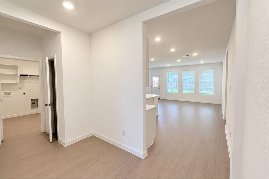 Building Photo - 635 Stud Dr