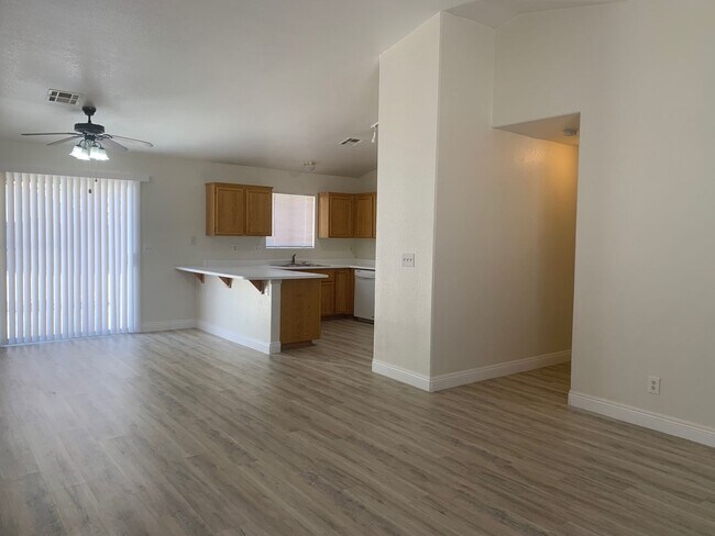 Building Photo - Single Story 3 Bedroom Home for Rent