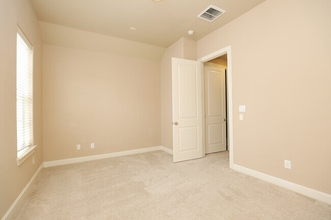 Building Photo - 1250 W 23rd St