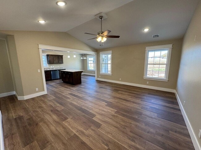 Building Photo - 2516 S Schifferdecker Ave