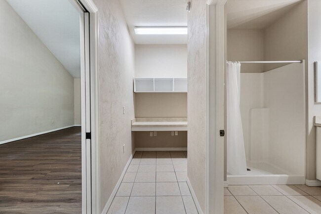 Building Photo - 2/2 Greens Condo at West End - Available July 10, 2026