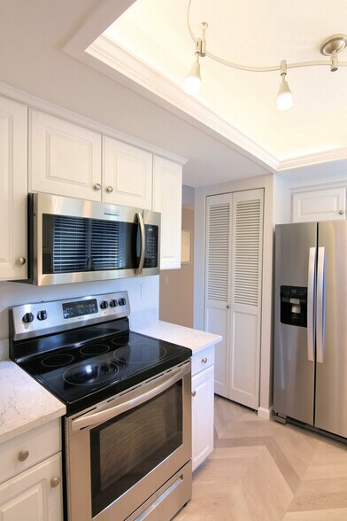 Built in Microwave - 8632 164th Ave NE
