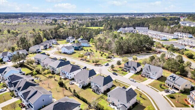 Building Photo - Gigantic Gorgeous Home in Pooler!