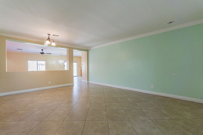 Building Photo - Spacious and Inviting 3-Bedroom Home Near ...