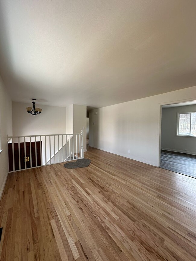 Building Photo - 4bed Rental June 2026