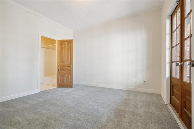 Building Photo - 2025 Elmen St
