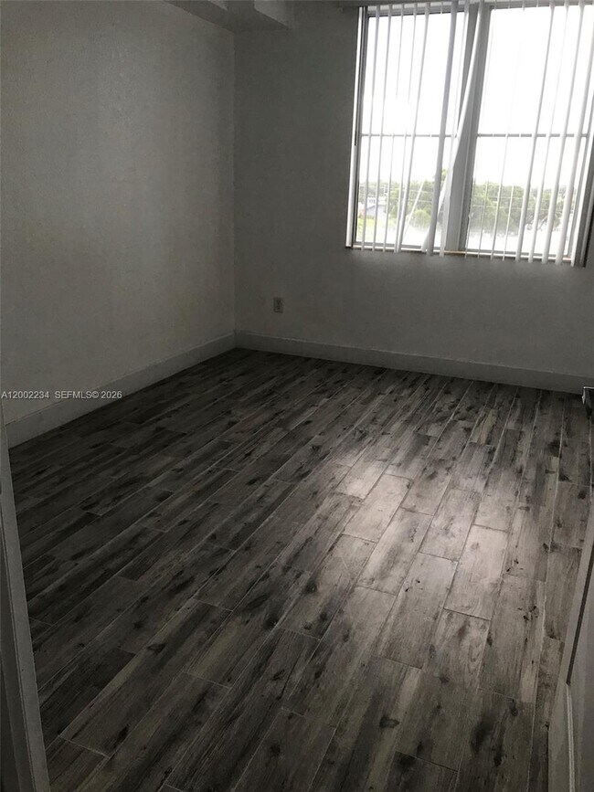 Building Photo - 1830 Radius Dr