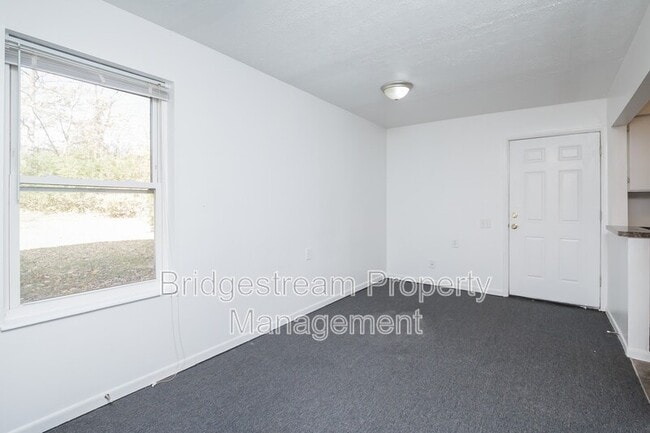 Building Photo - 1415 Forest Ln