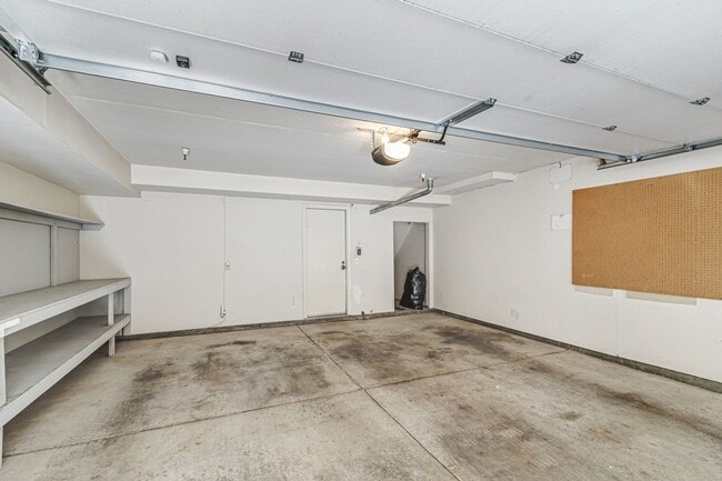 Building Photo - Two Primary Suites w/ Bonus Room l Prime L...