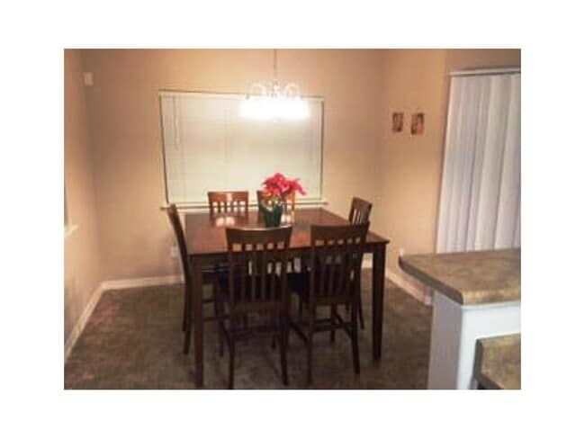 Building Photo - Great 2 story property located at West Hills!