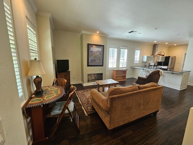 Building Photo - MOVE IN SPECIAL! 1/2 OFF FIRST MONTH'S REN...