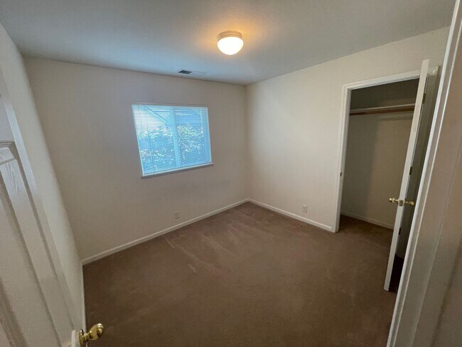 Building Photo - Large 3 Bed 2 Bath Home With Fenced Backyard and Private Garage!