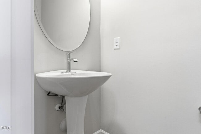 Building Photo - 759 Putney Hl Rd