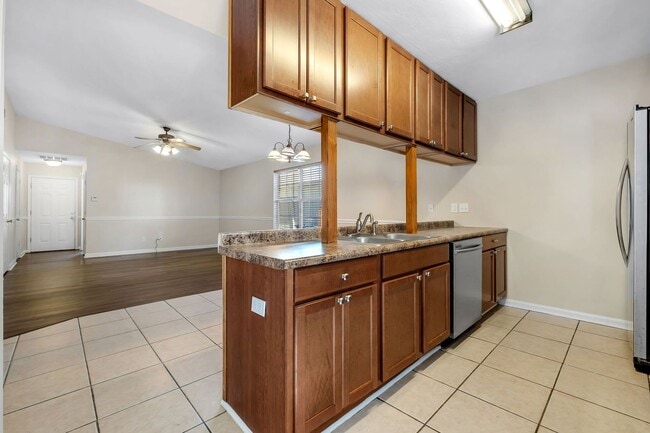 Building Photo - Cozy 3 Bedroom, 2 Bathroom abode with 2 car garage