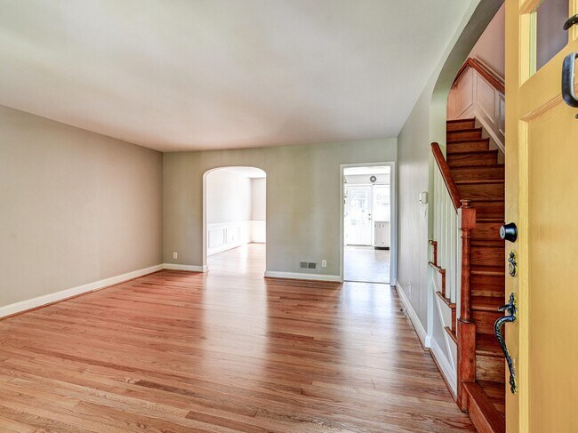 Building Photo - 111 Stanmore Rd