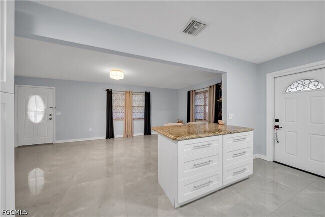 Building Photo - 77 Glenmont Dr W