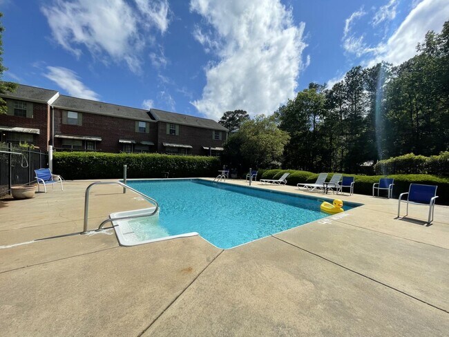 Building Photo - AVAILABLE JUNE 9TH WITH FLEXIBLE MOVE IN O...