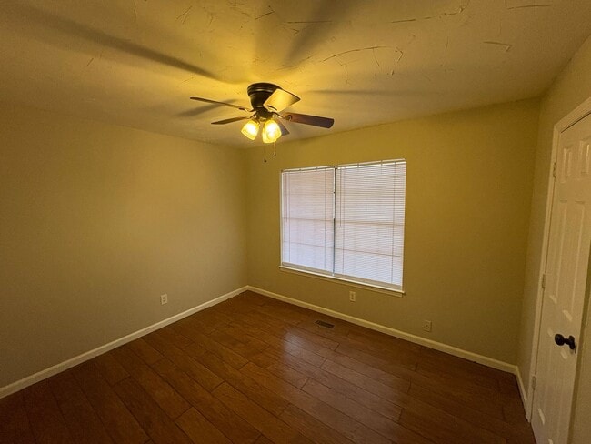 Building Photo - For Rent