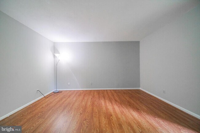 Building Photo - 10106 Campus Way S