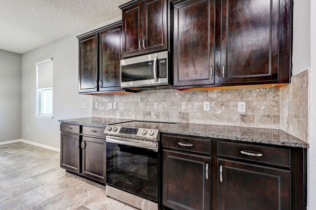 Building Photo - 32848 Sand Creek Dr