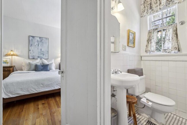 Building Photo - 70 Sheridan Dr NE