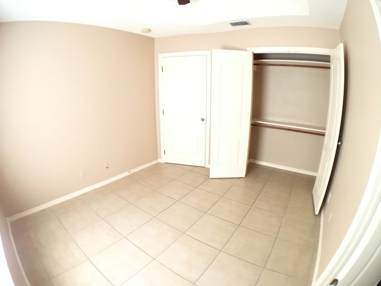 Building Photo - 1303 W Kiwi