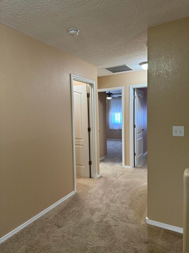 Building Photo - 10812 Fort Point Ln NE