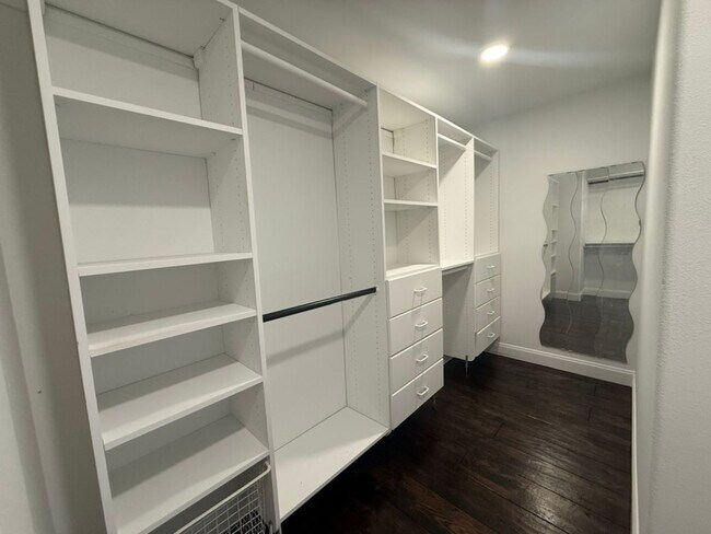 Building Photo - EPIC REA - Fully Renovated 5BR/3BA Home in...