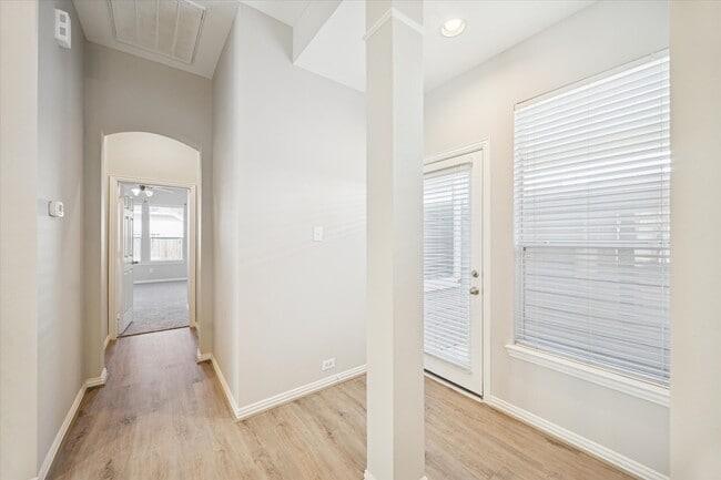 Building Photo - 2915 Crescent Oaks Park Ln