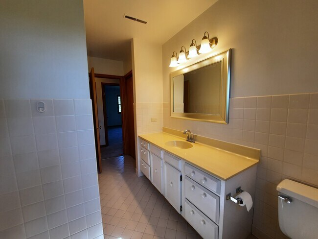 Building Photo - 1450 Wing St