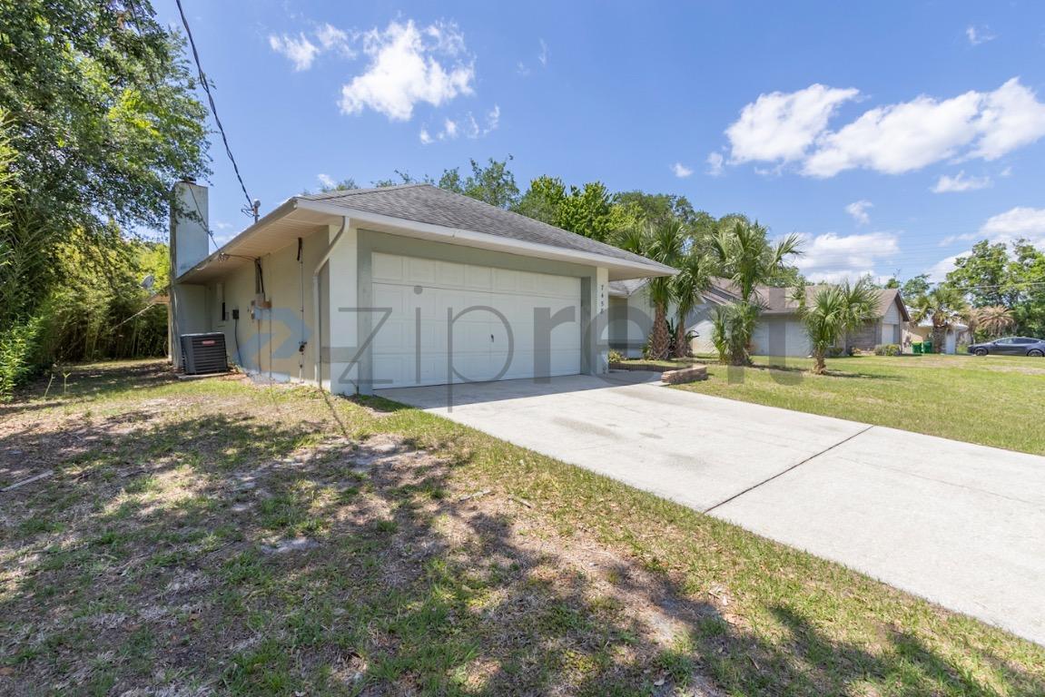 Building Photo - 7458 Carillon Ave