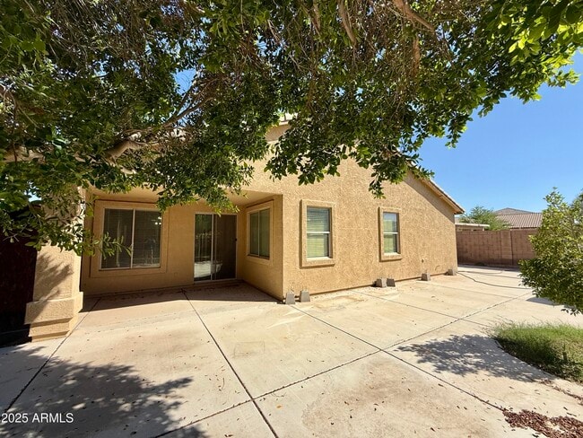 Building Photo - 3229 W Pleasant Ln