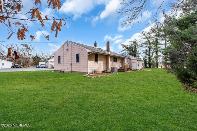 Building Photo - 918 Charles Dr