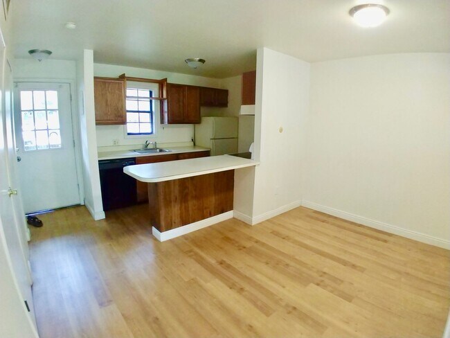 Building Photo - Updated 3 Bedroom Condo in the Wimbledon N...