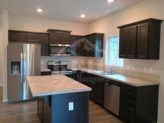 Building Photo - 6453 Hornet Cir NE