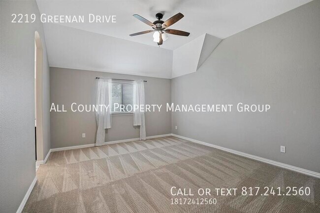 Building Photo - 2219 Greenan Dr