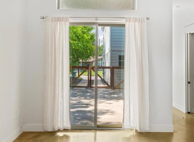 Building Photo - 1609 J J Seabrook Dr