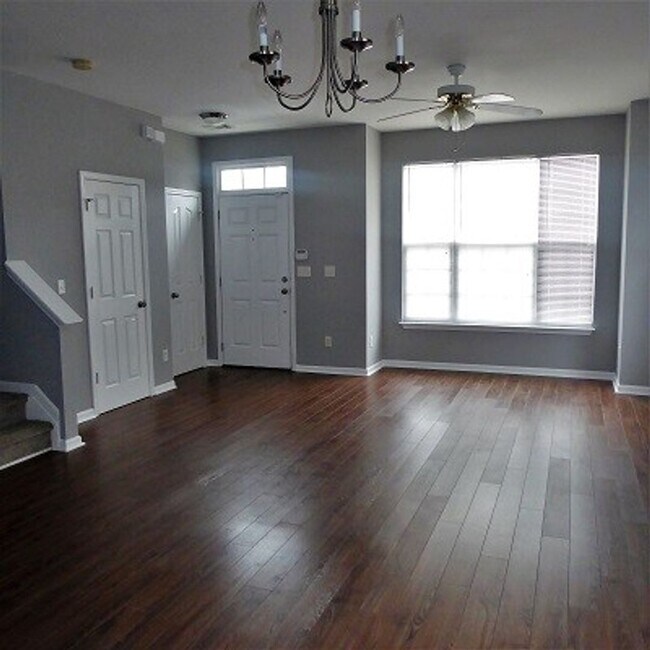 Building Photo - 3BR/2.5BA Townhome in Cobblestone Cove, Move In Ready - Paint and Flooring is new