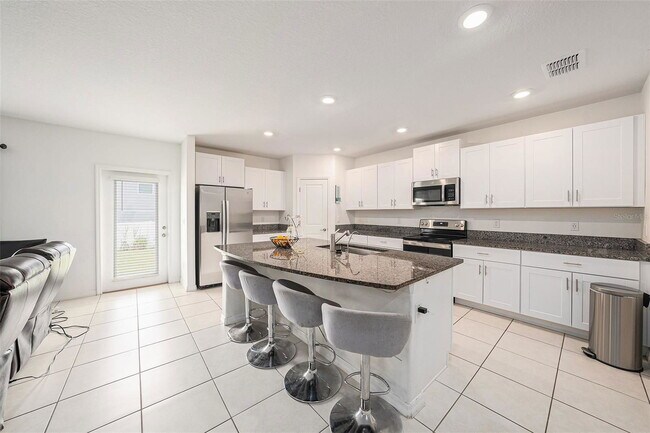 Building Photo - 6300 Beverly Hls Dr