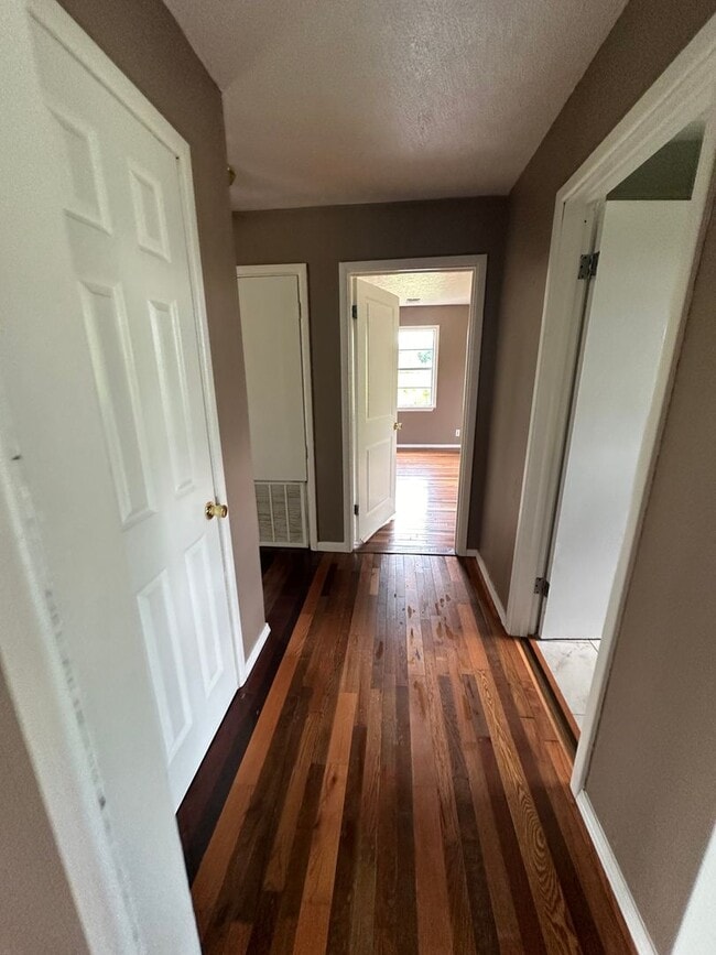 Building Photo - 439 Oak Grove Rd