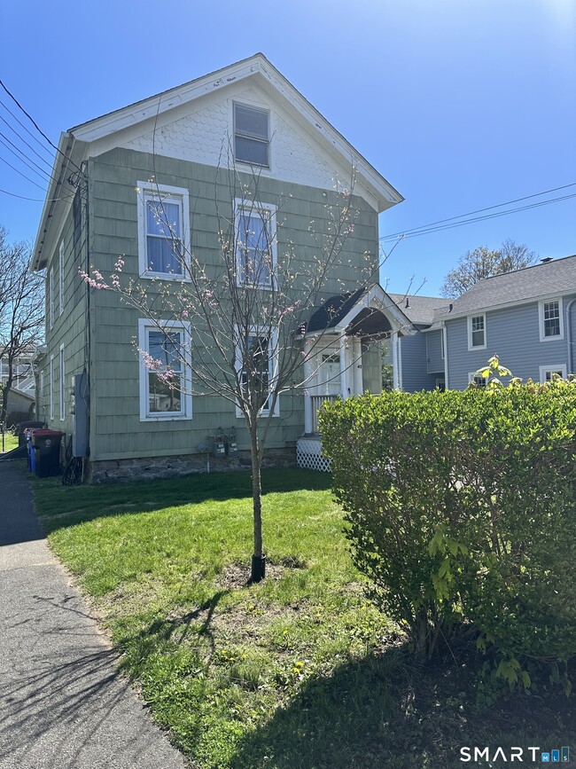 Building Photo - 42 1st St