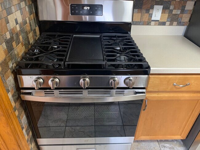 Building Photo - 2513 18th Ave