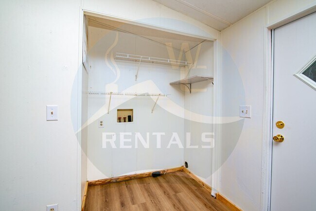 Building Photo - Charming 3-bedroom, 2-bath single wide trailer in Whittier, NC available now for year-long lease.
