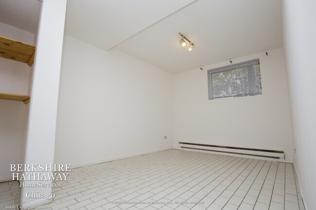 Building Photo - 3456 N Elaine Pl