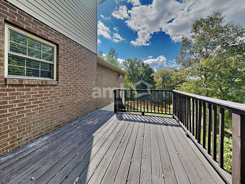 Building Photo - 15 Whispering Woods Ln