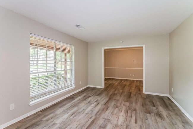 Building Photo - 8322 Edgemoor Dr