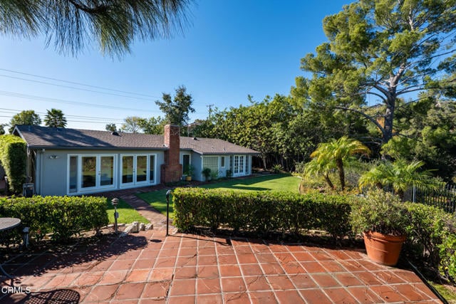 Building Photo - 1370 Cresthaven Dr